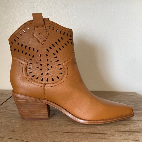 NWOB Marc Fisher Elyma Western Booties 9 Perforated Leather Pointed Toe Cowgirl - Picture 10 of 16